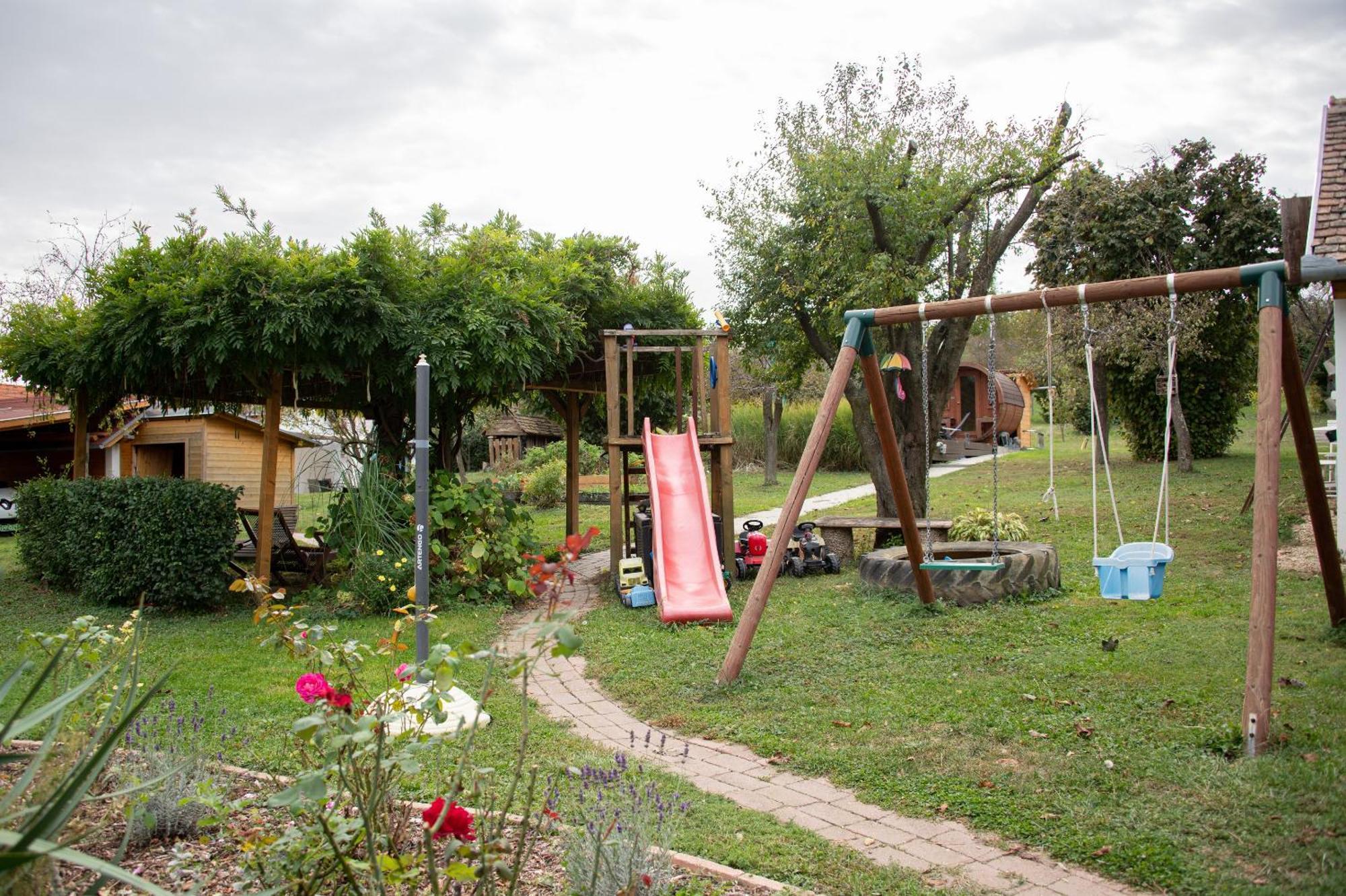 Rozmaring Vendeghaz Otel Zengővárkony Dış mekan fotoğraf